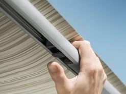 Thule Omnistor 1200 425 Mystic Grey Zakluifel 15 Thule Omnistor 1200 425 Mystic Grey Zakluifel -Thule thuleomnistor1200 buckle2 3 ecommerce 2 4